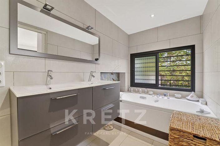 Image No.11-4 Bed House for sale