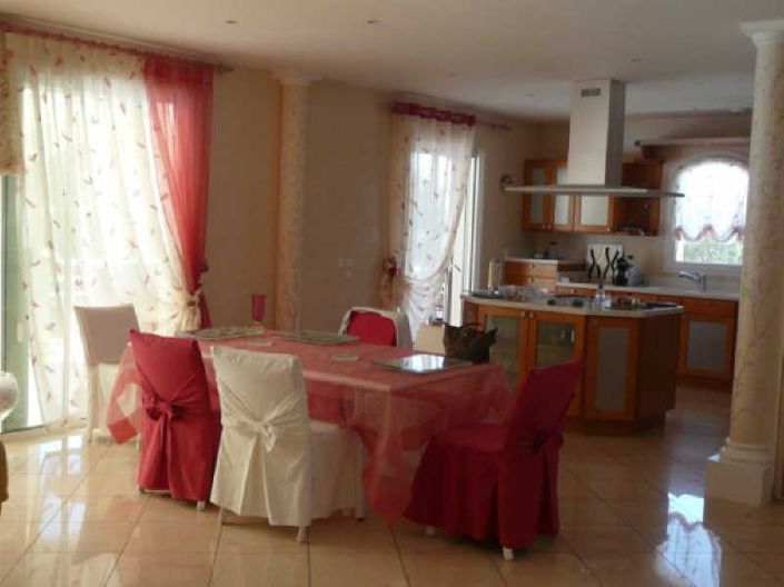 Image No.6-4 Bed House for sale