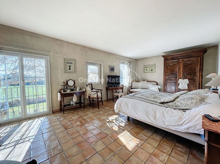 Image No.12-6 Bed House for sale