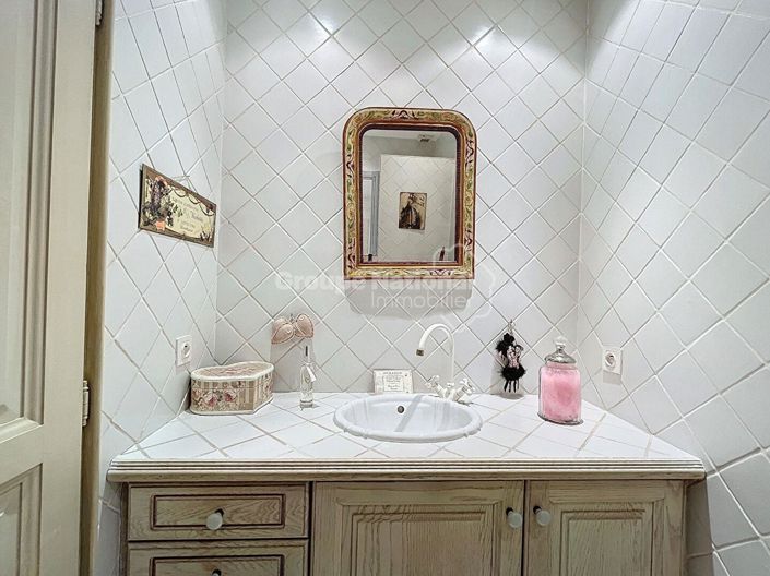 Image No.17-6 Bed House for sale