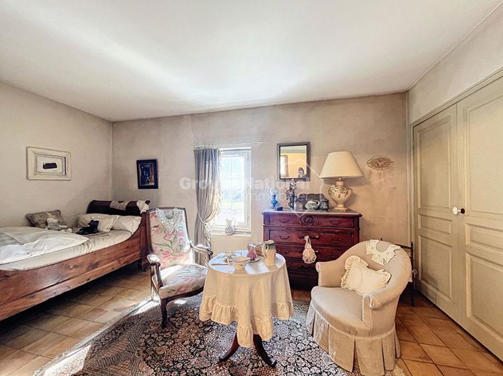 Image No.18-6 Bed House for sale