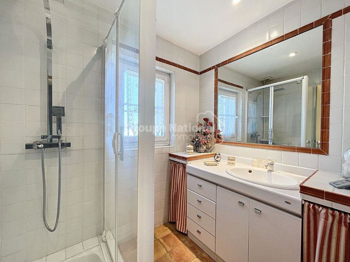 Image No.19-6 Bed House for sale