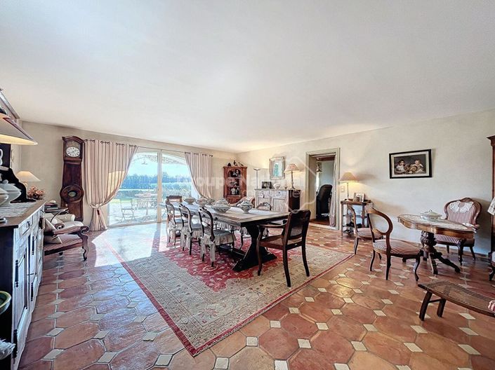 Image No.5-6 Bed House for sale