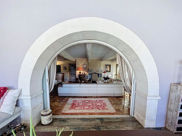 Image No.8-6 Bed House for sale