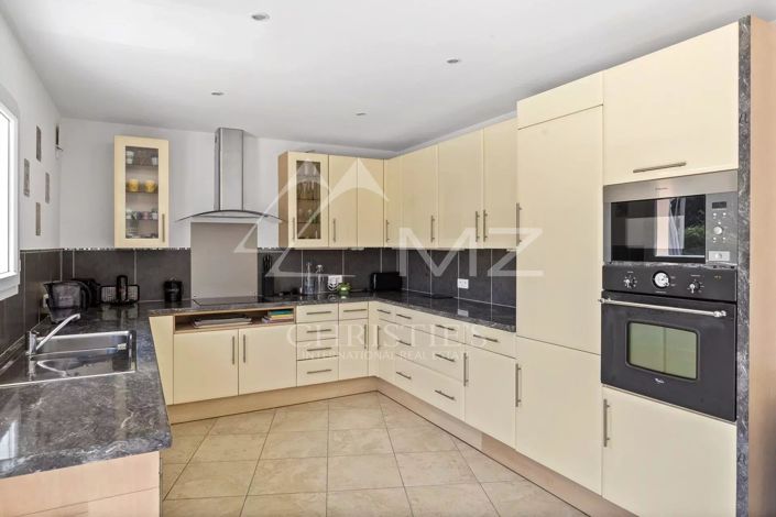 Image No.10-4 Bed House for sale