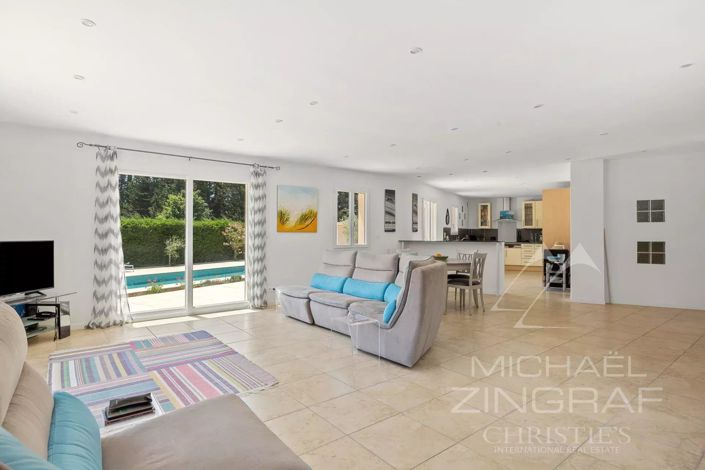 Image No.8-4 Bed House for sale