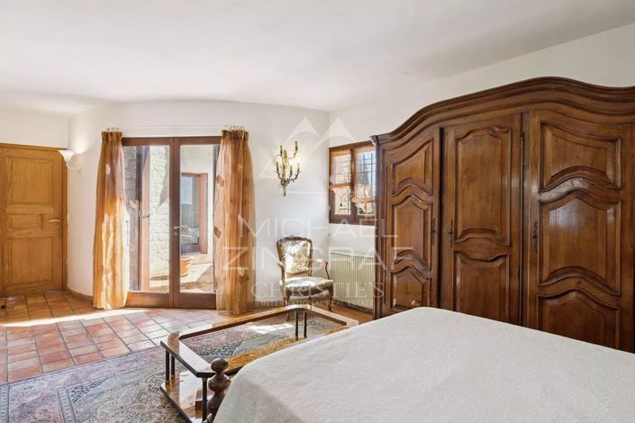 Image No.6-4 Bed House for sale