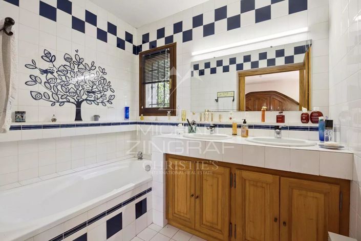Image No.9-4 Bed House for sale