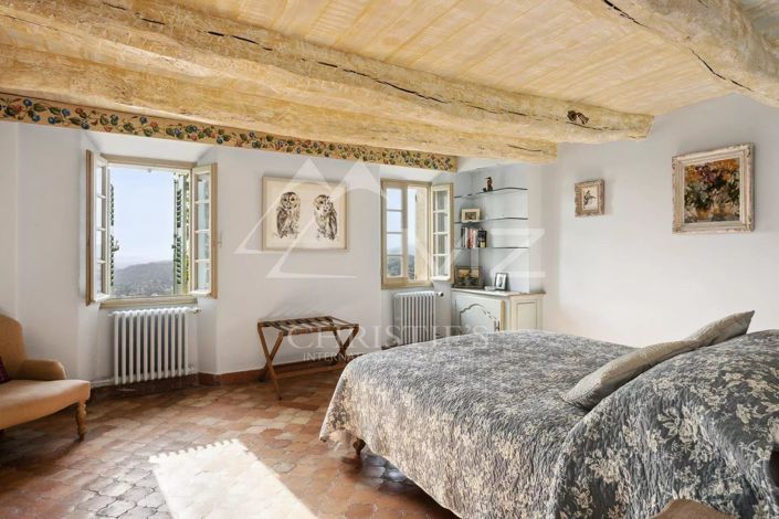 Image No.8-6 Bed House for sale