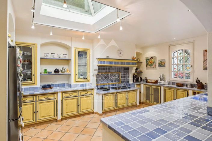 Image No.10-7 Bed House for sale