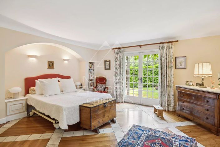 Image No.8-7 Bed House for sale