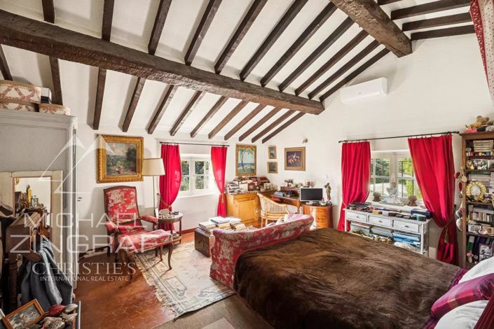 Image No.8-4 Bed House for sale