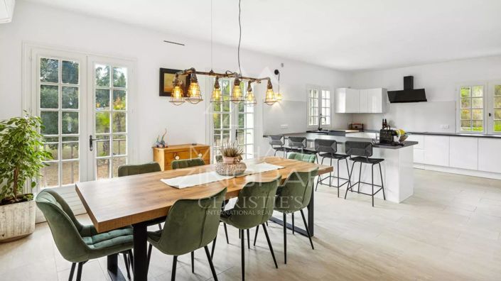 Image No.5-Maison de 8 chambres à vendre à Peymeinade