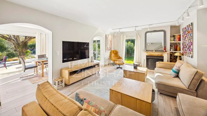Image No.2-7 Bed House for sale