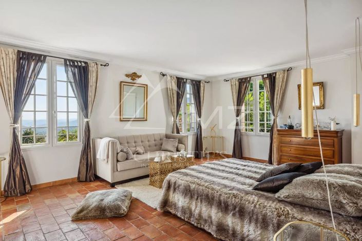 Image No.5-5 Bed House for sale