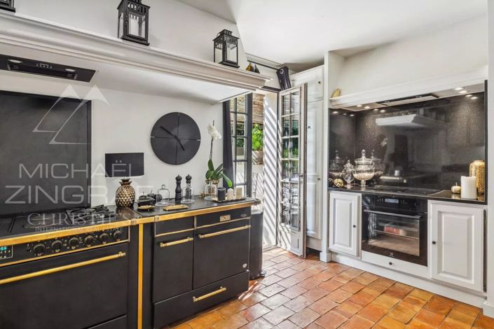 Image No.7-5 Bed House for sale