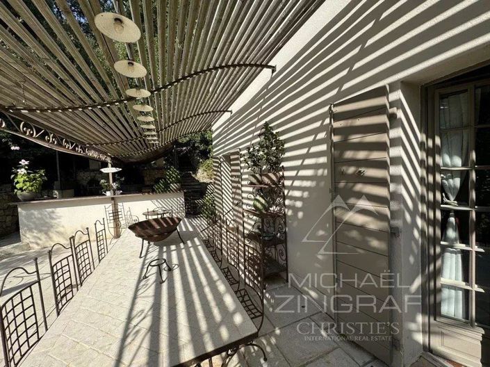 Image No.8-5 Bed House for sale