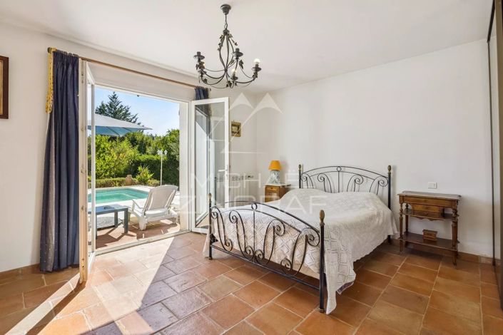 Image No.8-4 Bed House for sale