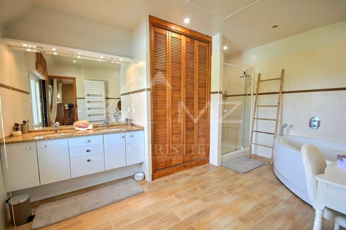 Image No.10-5 Bed House for sale