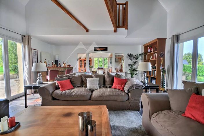 Image No.6-5 Bed House for sale