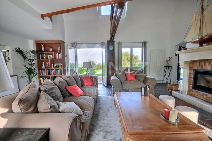 Image No.7-5 Bed House for sale