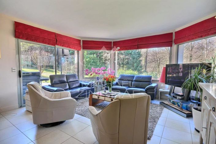 Image No.2-6 Bed House for sale