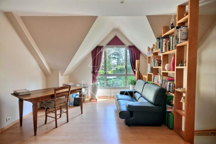 Image No.4-6 Bed House for sale