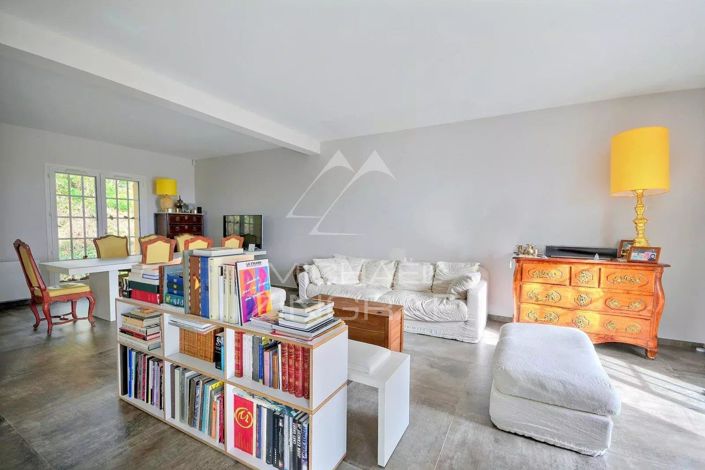 Image No.4-5 Bed House for sale