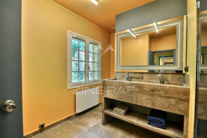 Image No.9-5 Bed House for sale