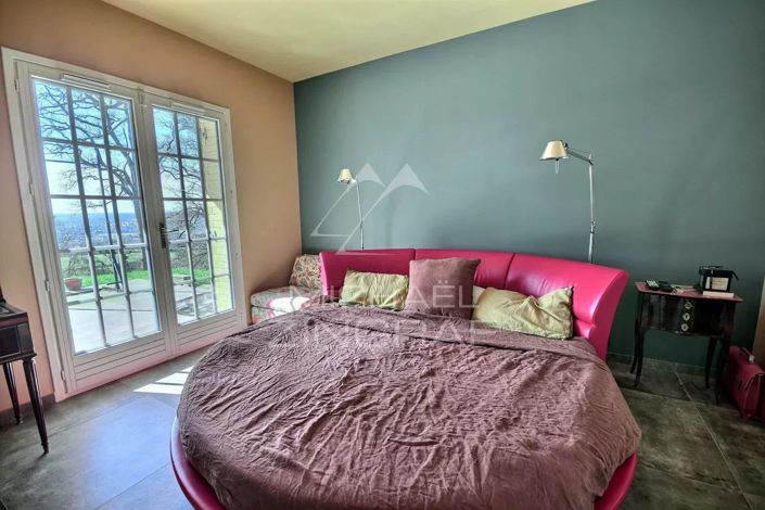 Image No.9-5 Bed House for sale