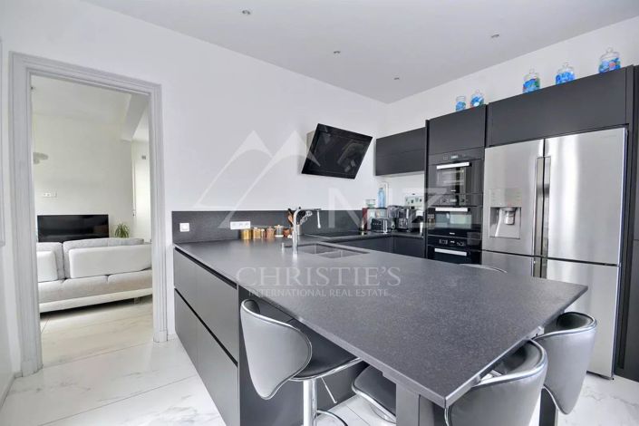 Image No.3-4 Bed House for sale