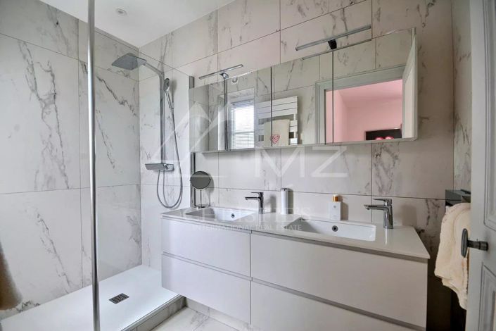 Image No.8-4 Bed House for sale