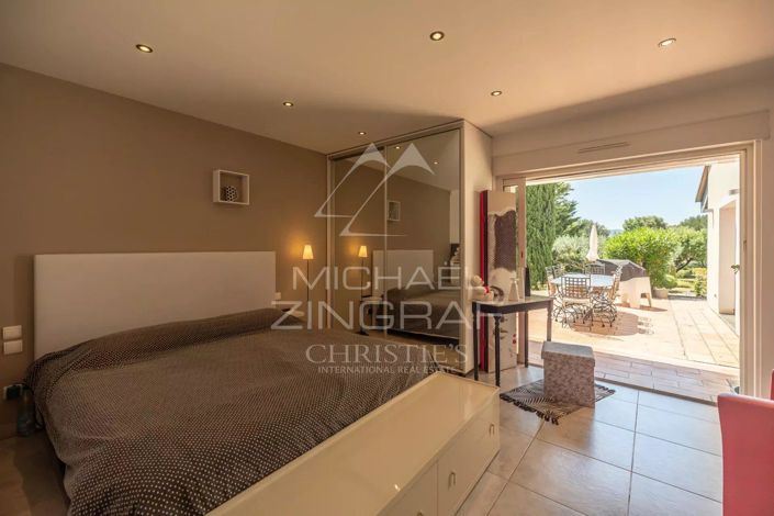 Image No.8-4 Bed House for sale