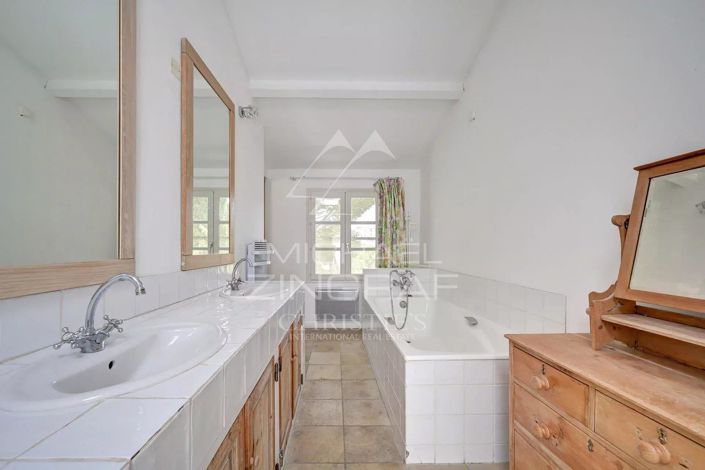 Image No.11-5 Bed House for sale