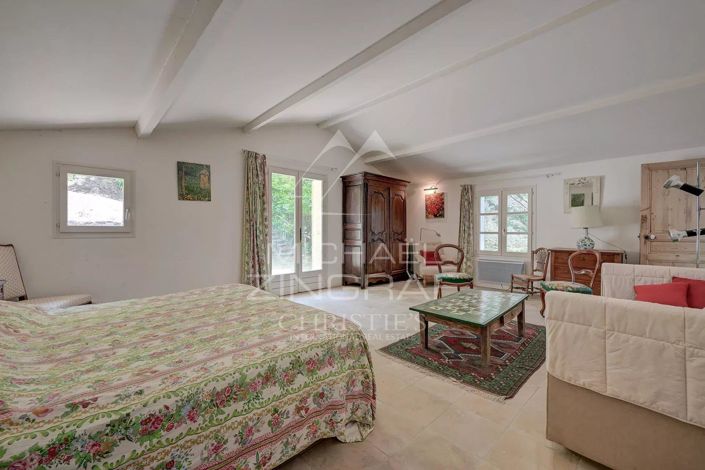 Image No.9-5 Bed House for sale