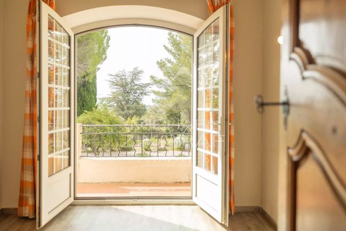 Image No.8-4 Bed House for sale