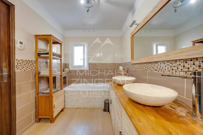 Image No.14-4 Bed House for sale