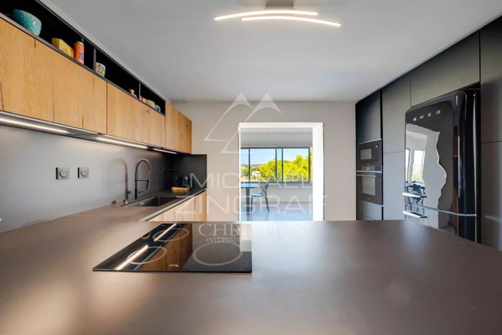 Image No.6-4 Bed House for sale