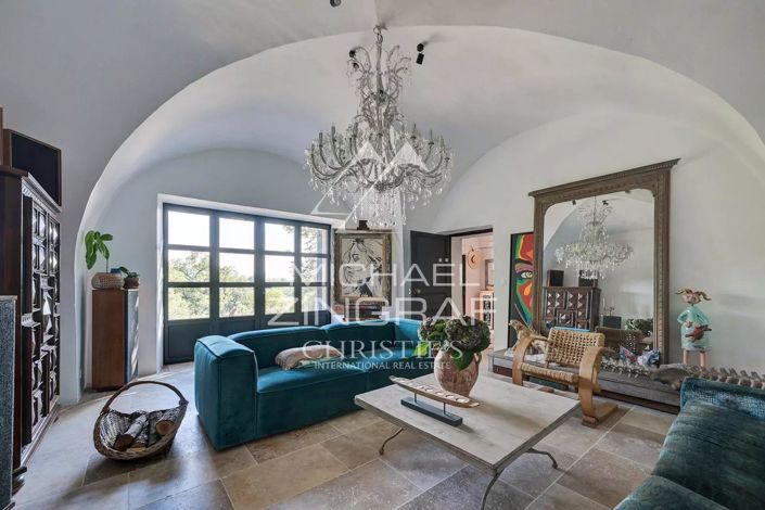 Image No.7-7 Bed House for sale