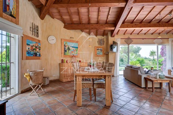 Image No.8-4 Bed House for sale