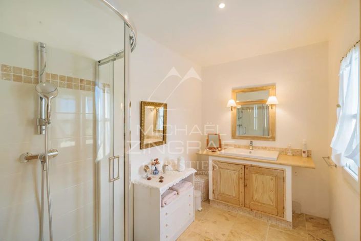 Image No.11-5 Bed House for sale