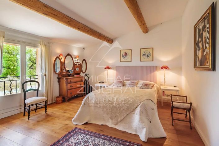 Image No.6-5 Bed House for sale