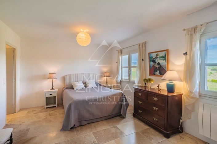 Image No.8-5 Bed House for sale