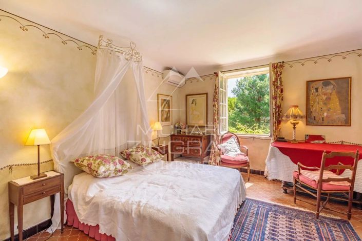 Image No.5-7 Bed House for sale