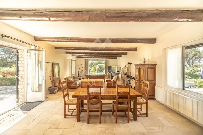 Image No.5-10 Bed House for sale