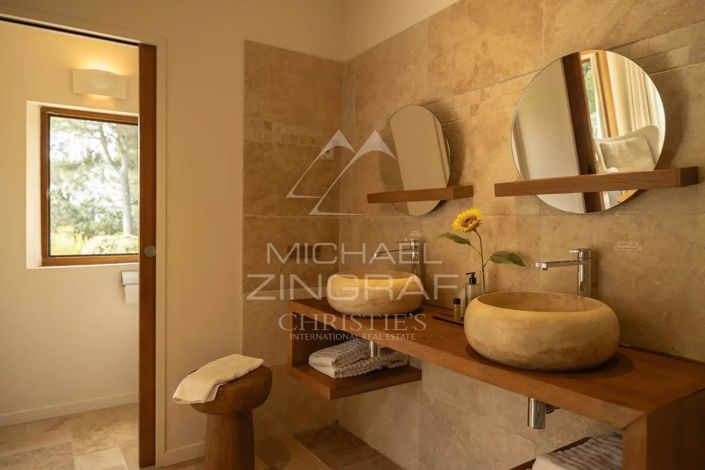 Image No.9-10 Bed House for sale