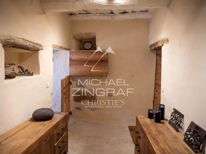 Image No.42-5 Bed House for sale