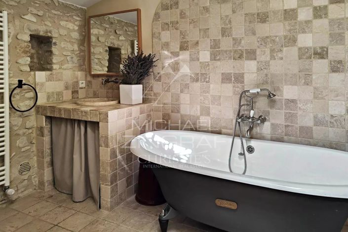 Image No.6-5 Bed House for sale