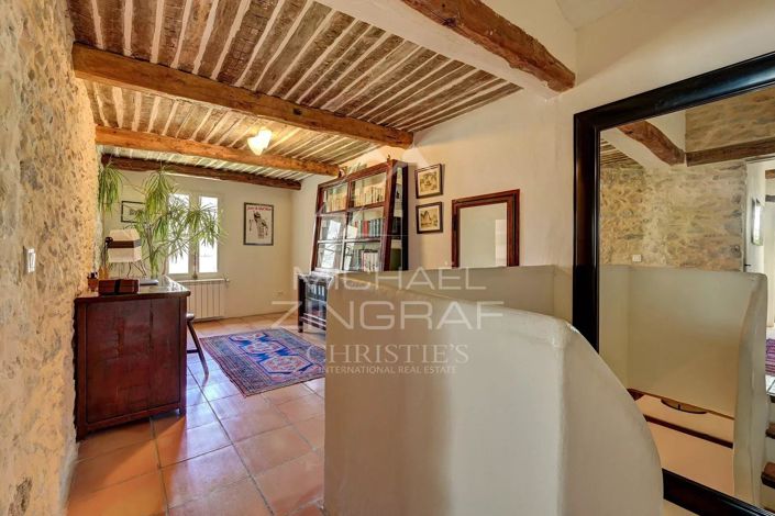 Image No.7-5 Bed House for sale