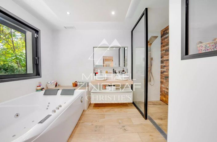 Image No.10-4 Bed House for sale